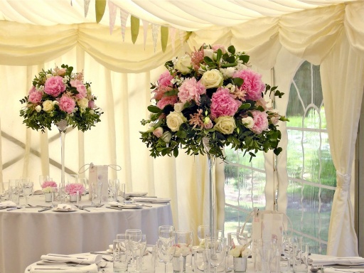 Оформление банкетного зала цветами
